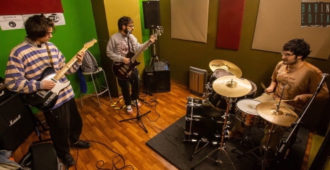 Le sale prove di Bari: quei luoghi dove i "vecchi" strumenti musicali continuano a suonare